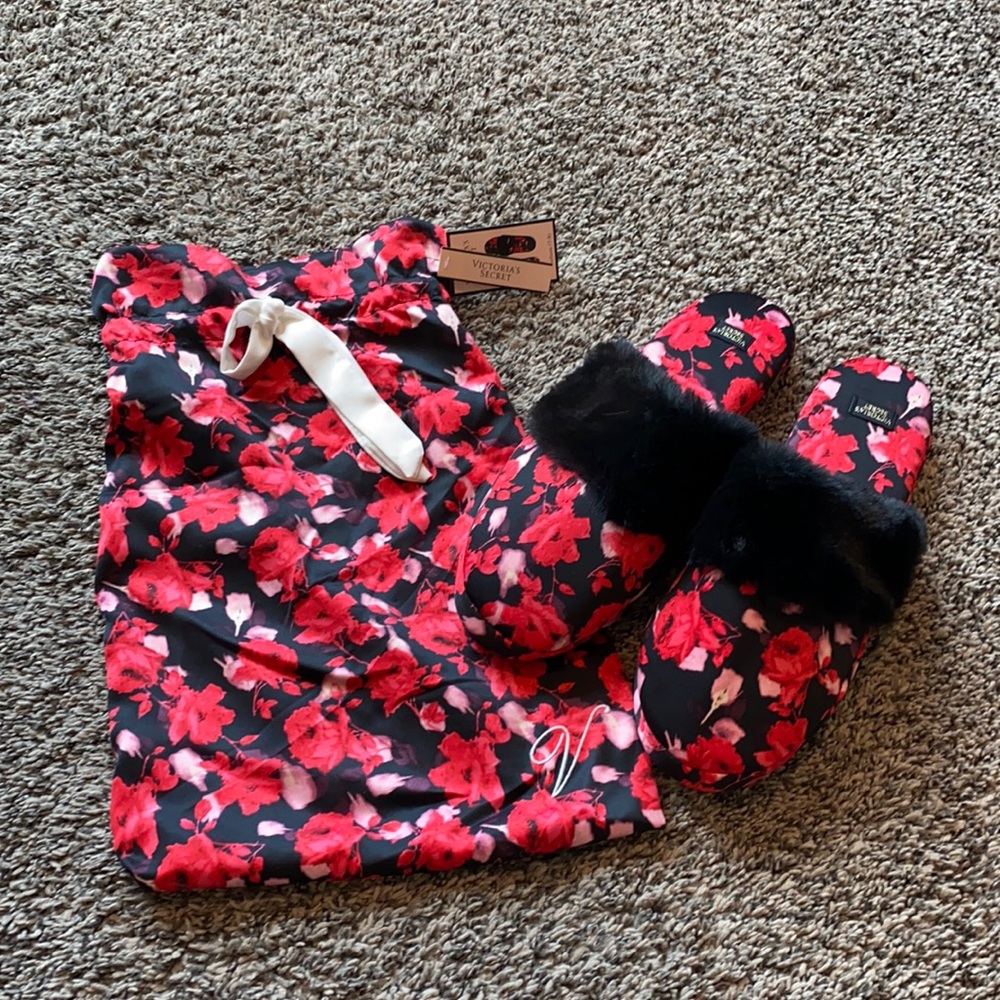 NWT Victoria’s Secret Slippers